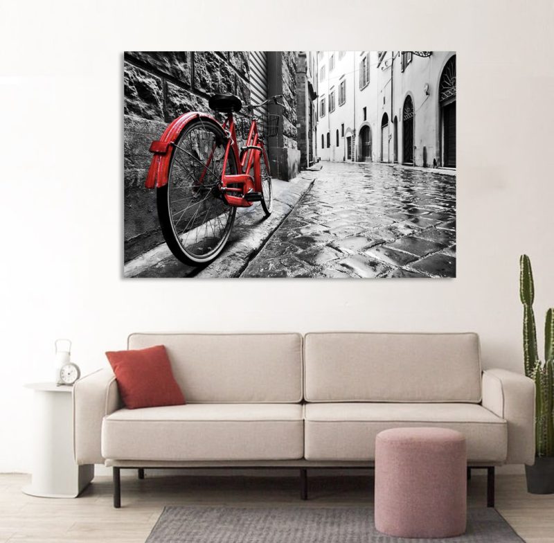 تابلو سیاه و سفید دوچرخه قرمز روی دیوار سفید